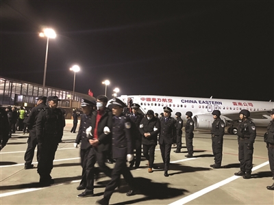 冒充公检法人员实施诈骗 28名嫌疑人从孟加拉被押解回国