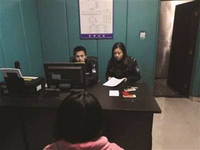 22岁母亲疯狂掌掴婴儿被拘留 自称是想逼丈夫回家