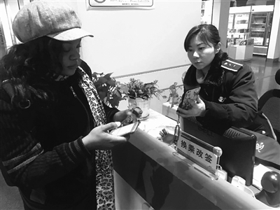 “听说这里很安全，会有人保管的” 喀麦隆女生扬州丢了拉杆箱却不急