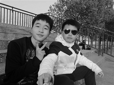 “硬核”班长千里走单骑 他要4年访遍全班54位同学家