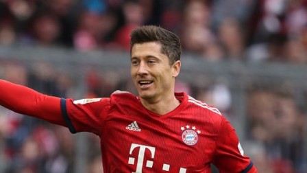 德甲-J罗戴帽戴维斯处子球 拜仁6-0美因茨升至