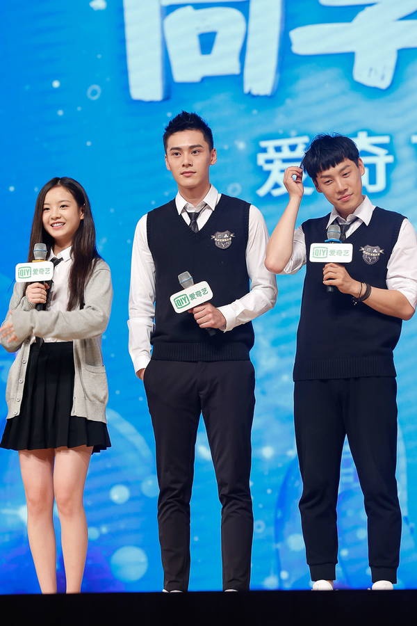 《同学两亿岁》定档530,徐静蕾穿校服少女感爆