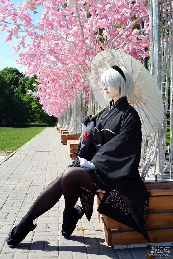 俄罗斯美女Cos《尼尔》和服2B 黑丝木屐别有一番风情