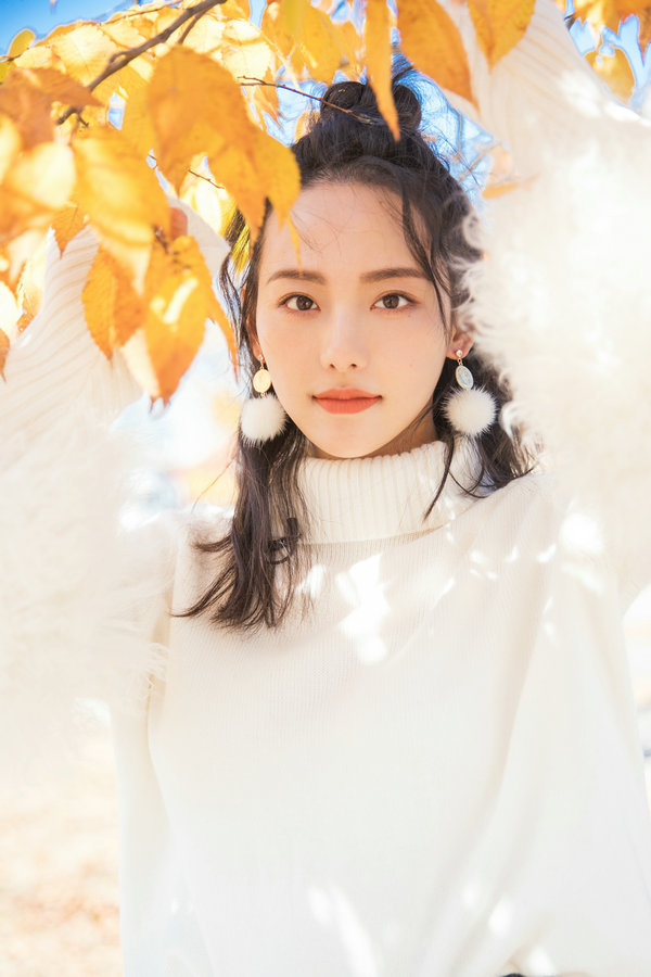 张嘉倪冬日写真温暖妩媚