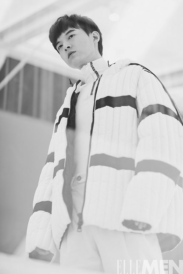 魏天浩曝最新杂志写真