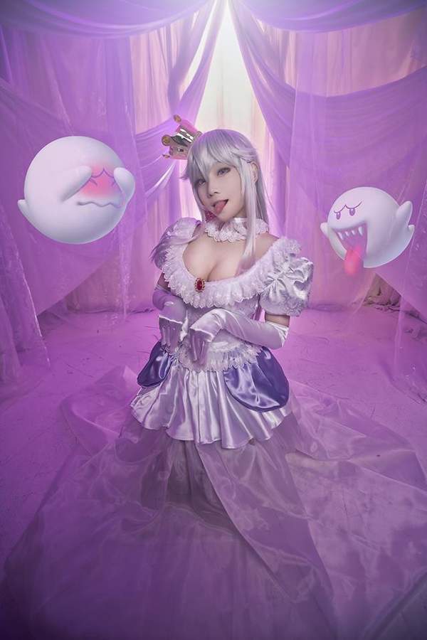 娇俏御姐COS《路易鬼屋》King Boo 美胸白丝血妈性感