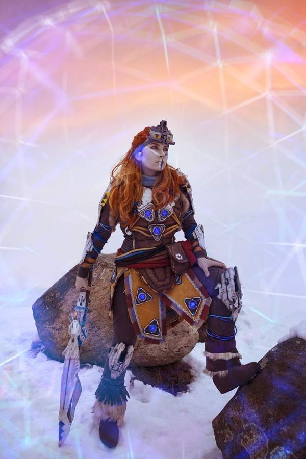 美女Cos《地平线:黎明时分》Aloy 还原贼高神似本尊
