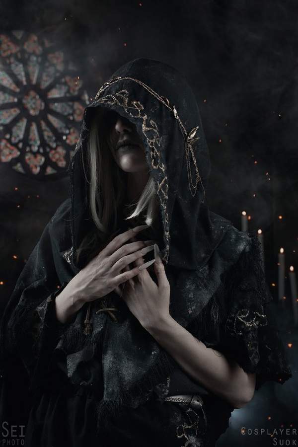 《黑暗之魂3》洛里安、洛斯里克Cos 亲密互动基情满满 《黑暗之魂3》洛里安、洛斯里克Cos 亲密互动基情满满