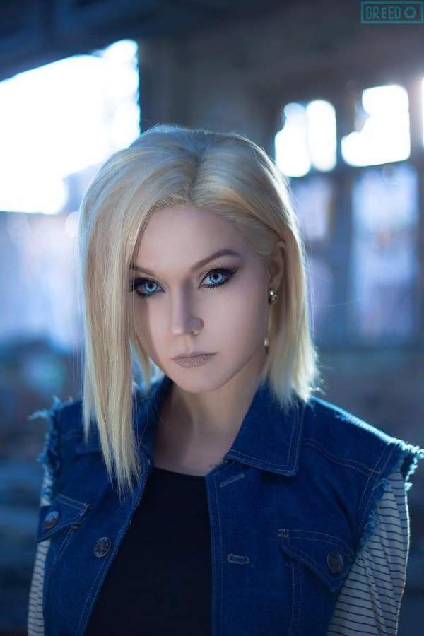 美女Cos《龙珠斗士Z》人造人18号 冷艳御姐杀气十足