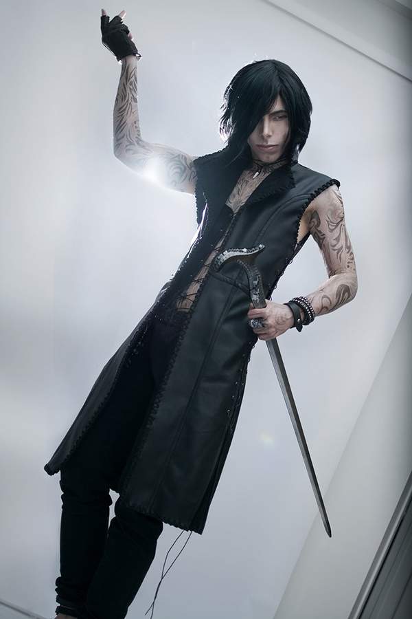 国外小哥哥COS《鬼泣5》角色V 还原贼高,神似本尊