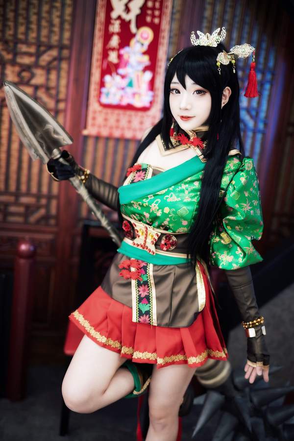 韩国美女Cos《真三国无双8》关银屏 娇俏可爱活力十足