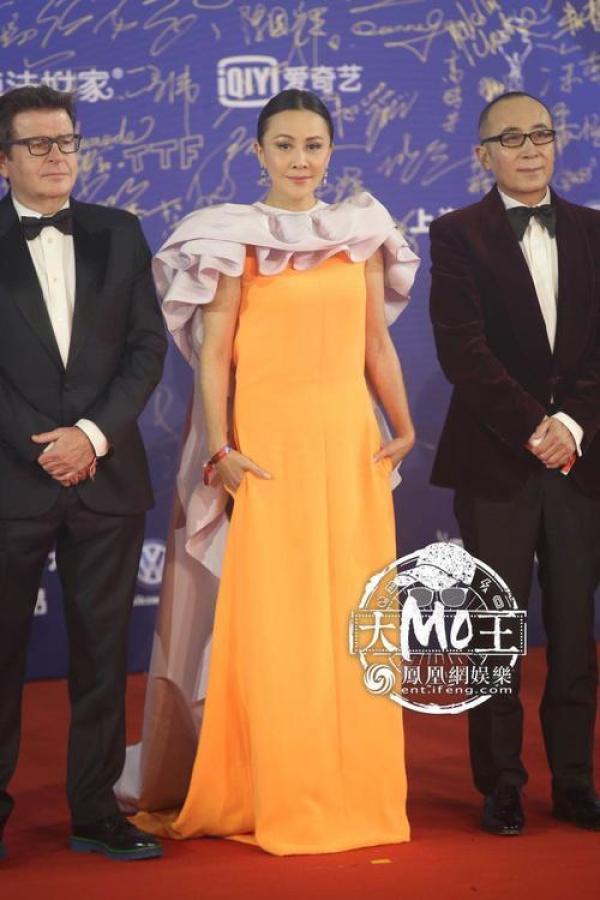 刘嘉玲穿着艳丽似女王!还自曝和梁朝伟生活这一情趣