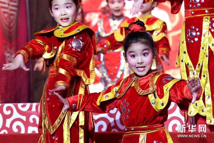 小手机上看大戏 网络戏曲盛会迎新年