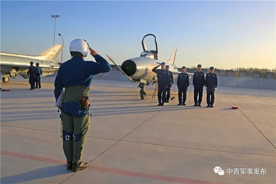 空军西安飞行学院新飞行员实弹射击训练掠影