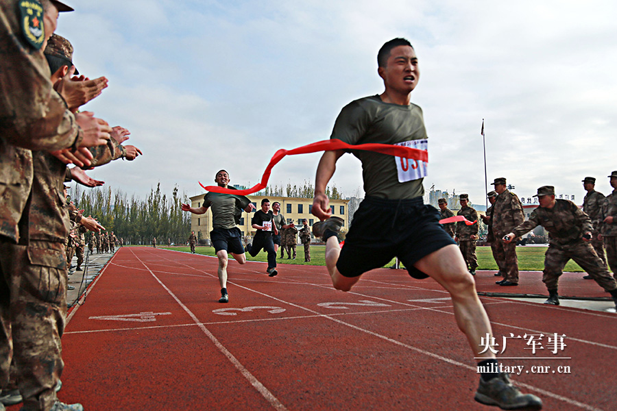 第76集团军某旅举行首届铁锤子杯军事体育运