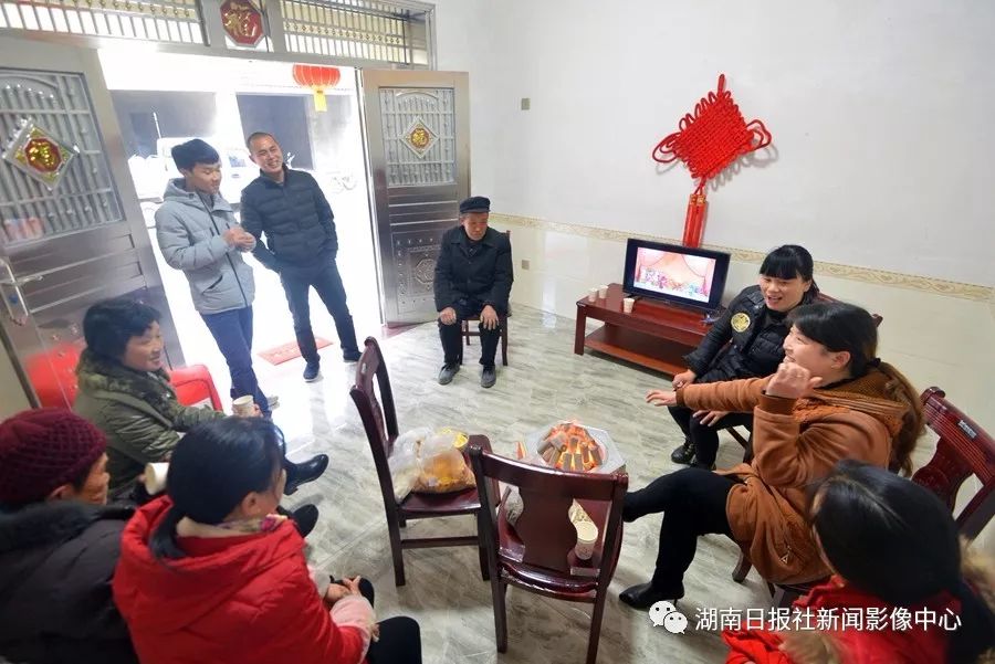 今年春节之前,大伙兴高采烈地拿到了新房钥匙,住进了漂亮的新家。
