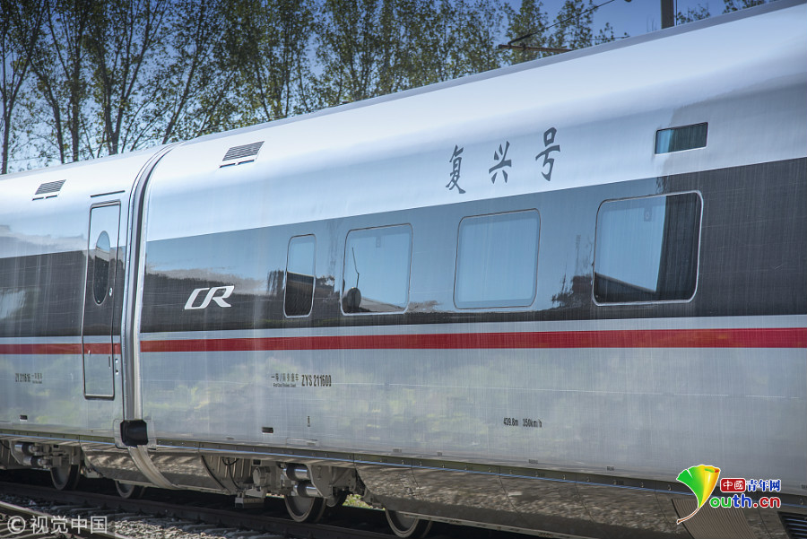 图为cr400af-b型复兴号中国标准动车组车身侧面特写.
