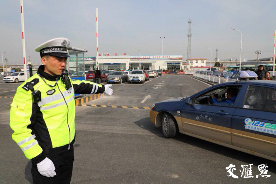 春运首日,盐城交警开启春运模式保畅通!