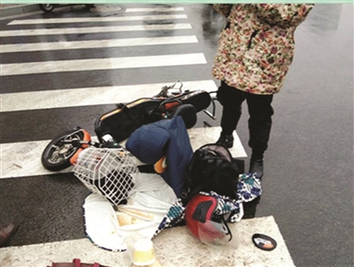 电动车防寒套惹祸 短短数天引发车祸35起