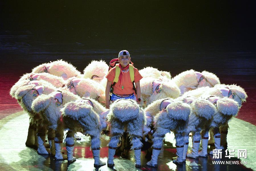 内蒙古新年舞蹈晚会在呼和浩特举行
