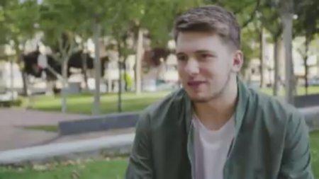 东契奇妈妈图片