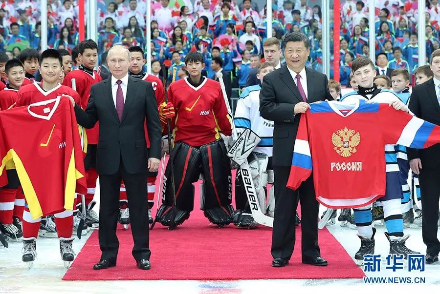 普京第19次访华,摊了个煎饼请习近平品尝:您得