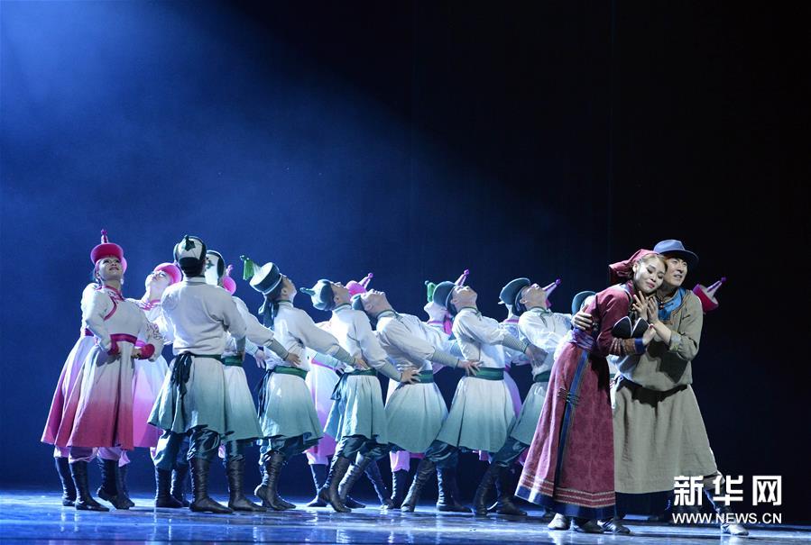 内蒙古新年舞蹈晚会在呼和浩特举行