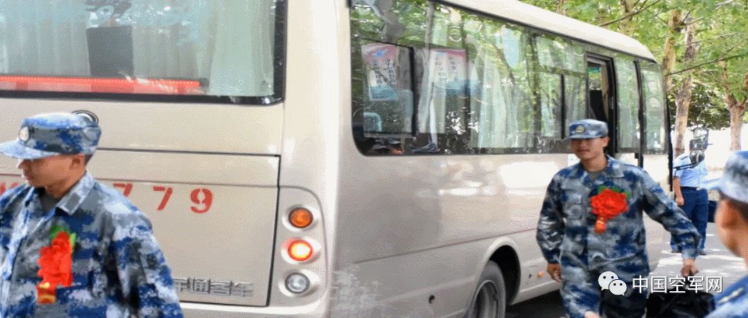 全景记录,还原一个最真实的新兵连