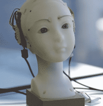 夭寿了!机器人向你撒娇卖萌 岛国大神自制超神机器人