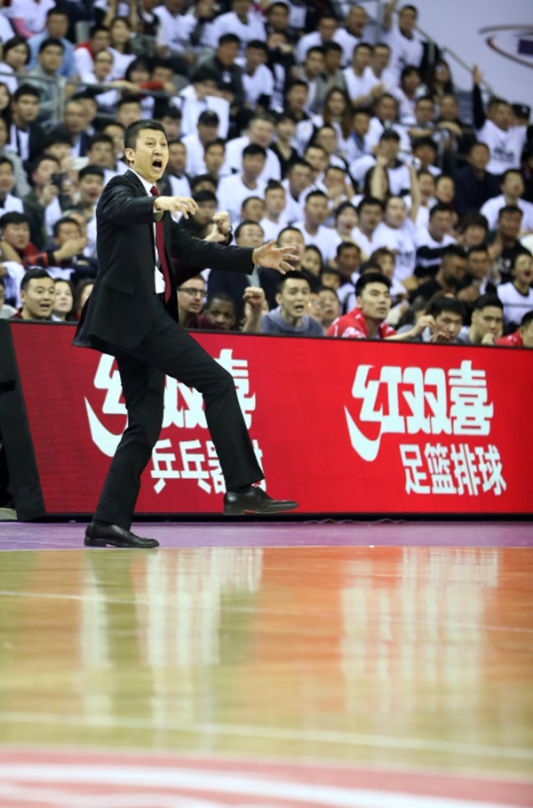 不再绷着脸 郭士强更衣室喊出憋了多年的话