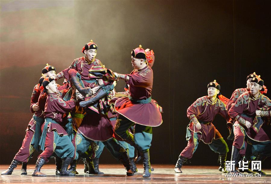 内蒙古新年舞蹈晚会在呼和浩特举行