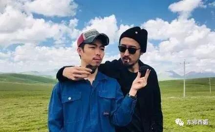 踮脚娇羞求吻,钢铁直男们现在尺度这么大了吗……
