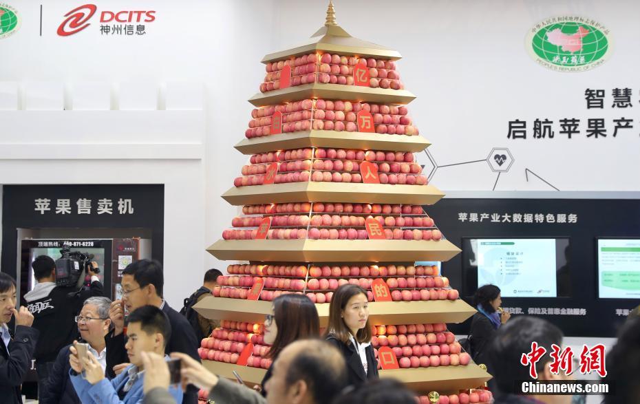张远《白》巡回演唱会广州震撼开唱