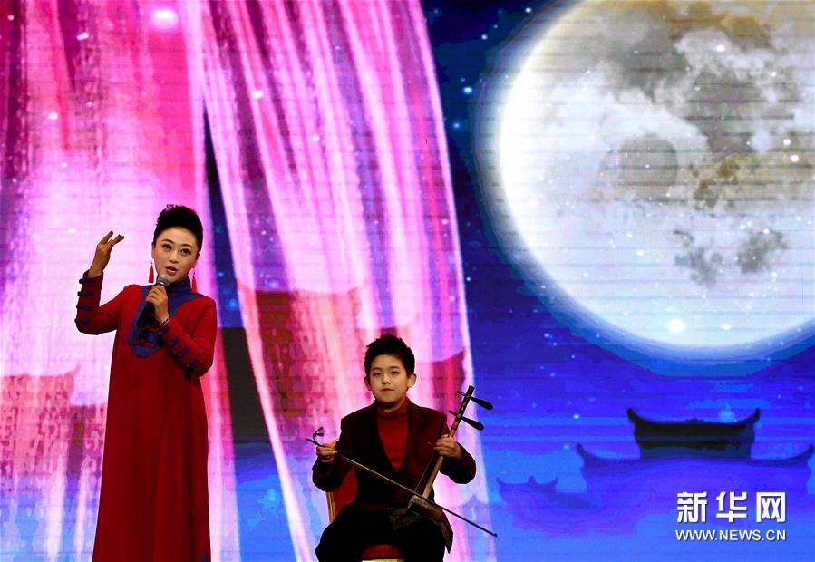 小手机上看大戏 网络戏曲盛会迎新年