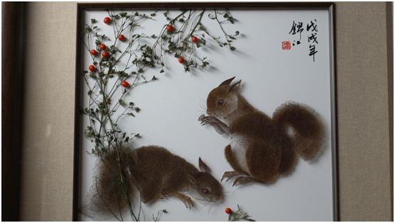 巧借树叶作画  造就神奇艺术！