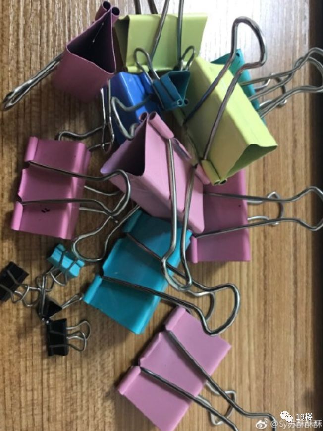 有人晒包包,网友纷纷亮出同款:这是我离时尚圈最近的一次了