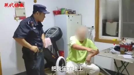  警方抵达现场 现代快报 图