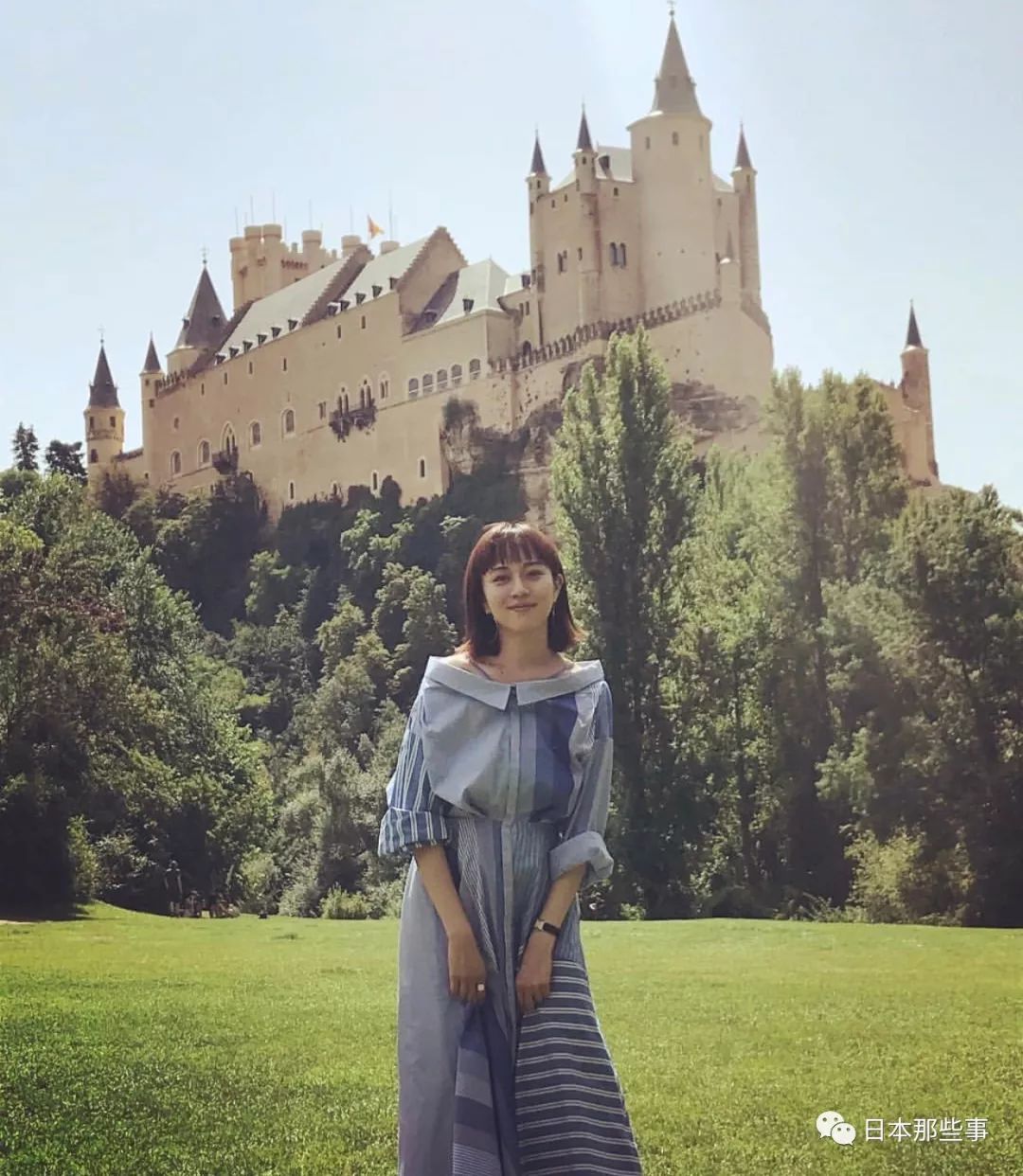 她俩竟然一起去了西班牙旅游 期待两位以后合