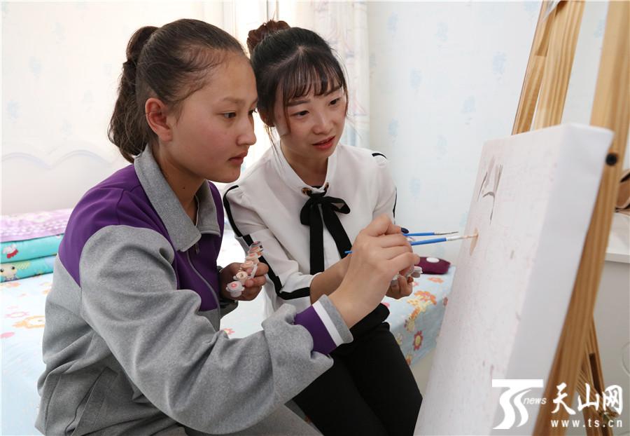 【民族团结图片故事】感谢有您,助我快乐成长