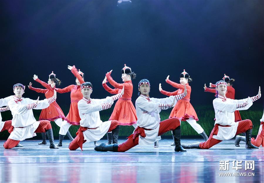 内蒙古新年舞蹈晚会在呼和浩特举行