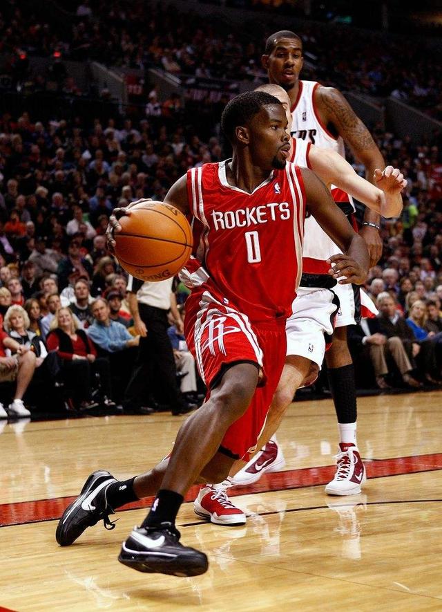 NBA最魔性的两个总经理!莫雷捡漏个顶个准,他