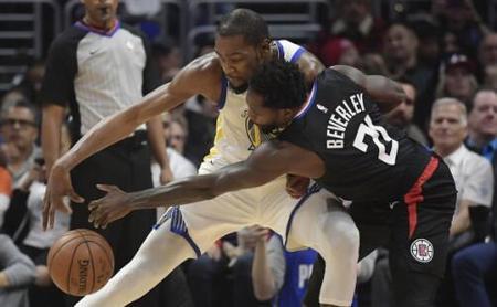 杜兰特与贝弗利连吃两次技术犯规,双双被驱逐