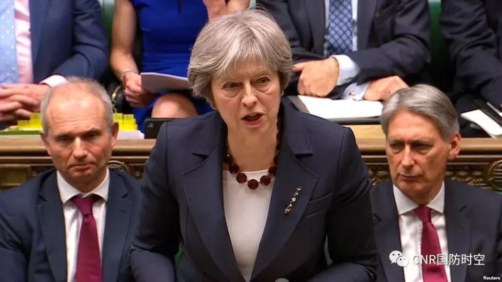 英国首相特蕾莎⋅梅在议会宣布:驱逐23名俄罗斯外交官,限期一周离开英国境内。(资料图)