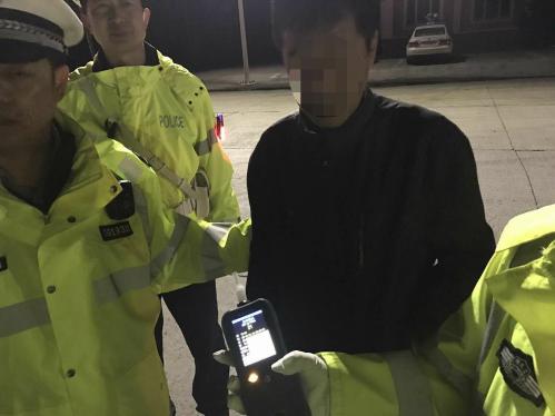 中午喝了一瓶啤酒晚上就开车 男子被罚2000元