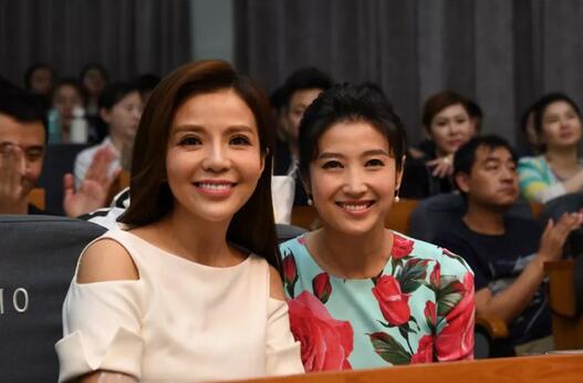 朱迅出随笔集回顾我的前半生辟谣癌症复发传