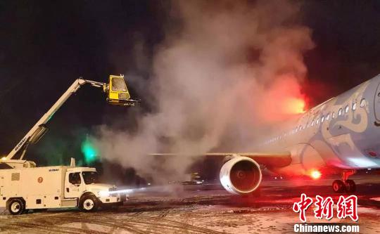 西安咸阳机场航班起降正常、游客出行正常。供图