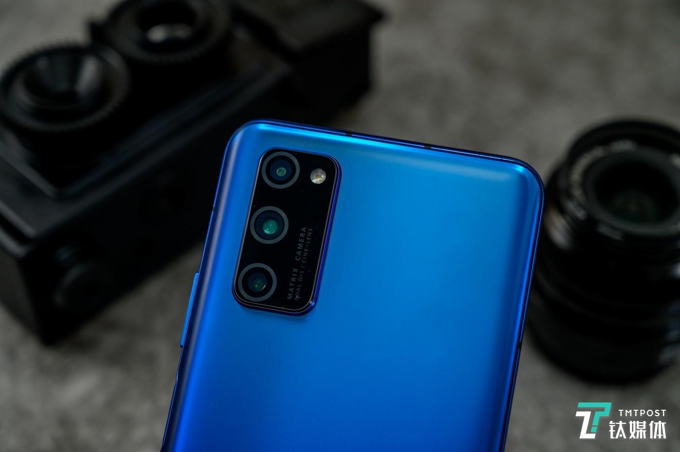 v30pro主摄像头,荣耀v30pro摄像头 后置三摄像头此次荣耀v30 pro将相机的位置做出了调整,采用竖直设计