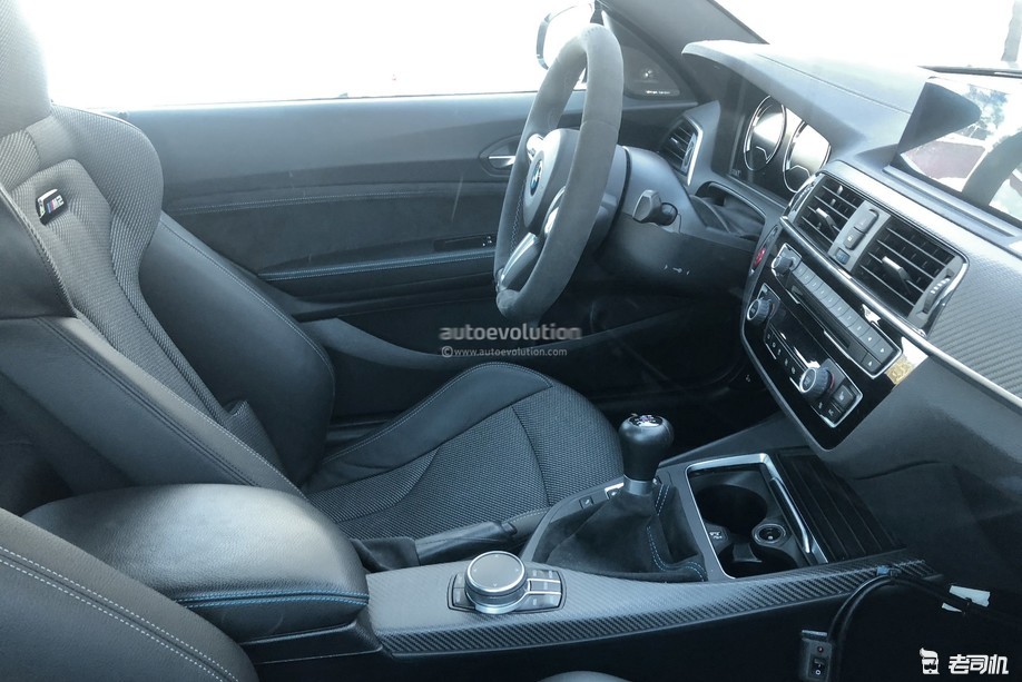 这样的内饰对你来说够战斗么?M2 CS预计法兰克福车展亮相