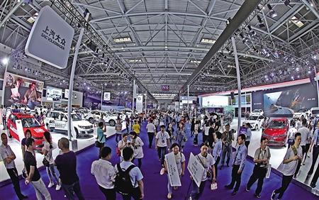 重庆车展开幕 新能源智能化成潮流
