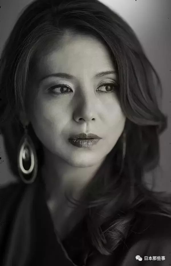作为日本80年代的老牌偶像,姨圈48必须指名小泉今日子。